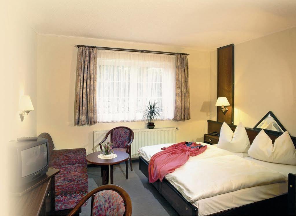 Familienhotel Zur Linde Panschwitz-Kuckau Exterior photo